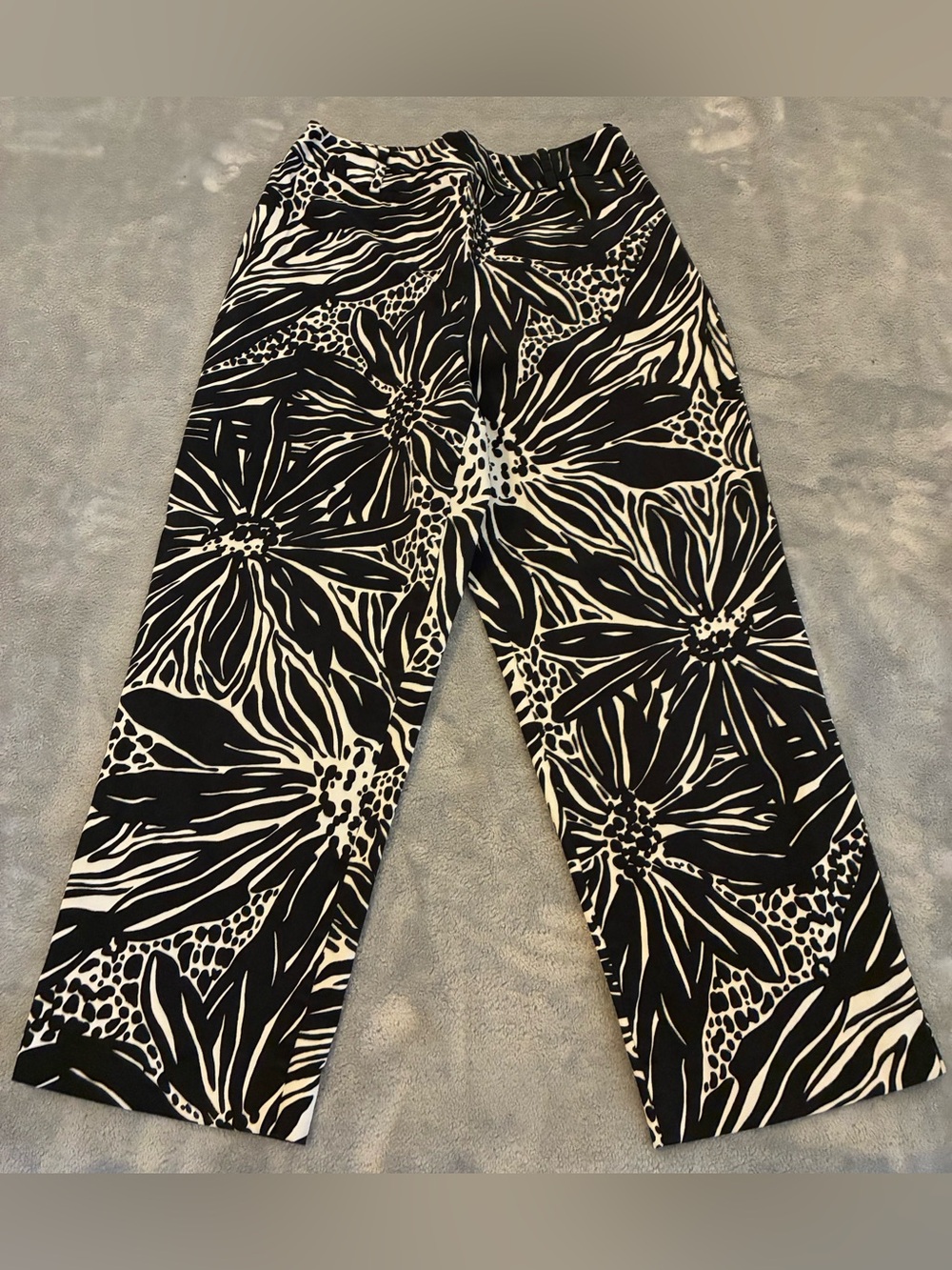 Women’s Talbots Black and White Floral Wide Leg Capris Pants Size 8